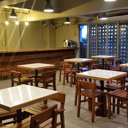Brblock Boutique And Residences Makati City Esterno foto