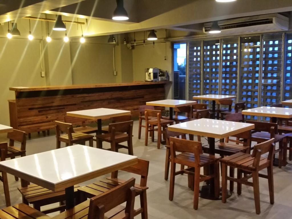 Brblock Boutique And Residences Makati City Esterno foto